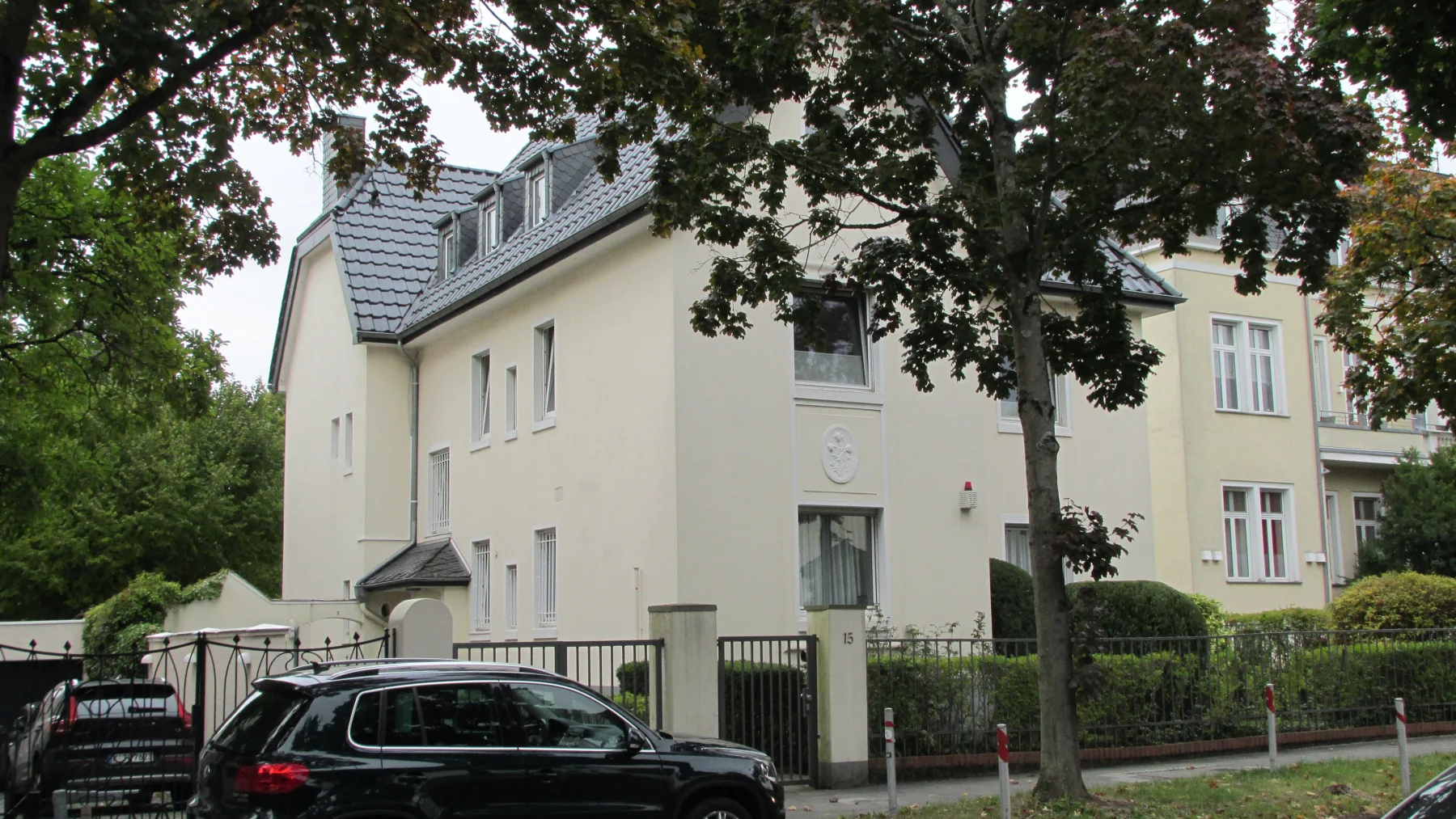 Wohnhaus in der Pferdmengesstraße in Köln-Marienburg